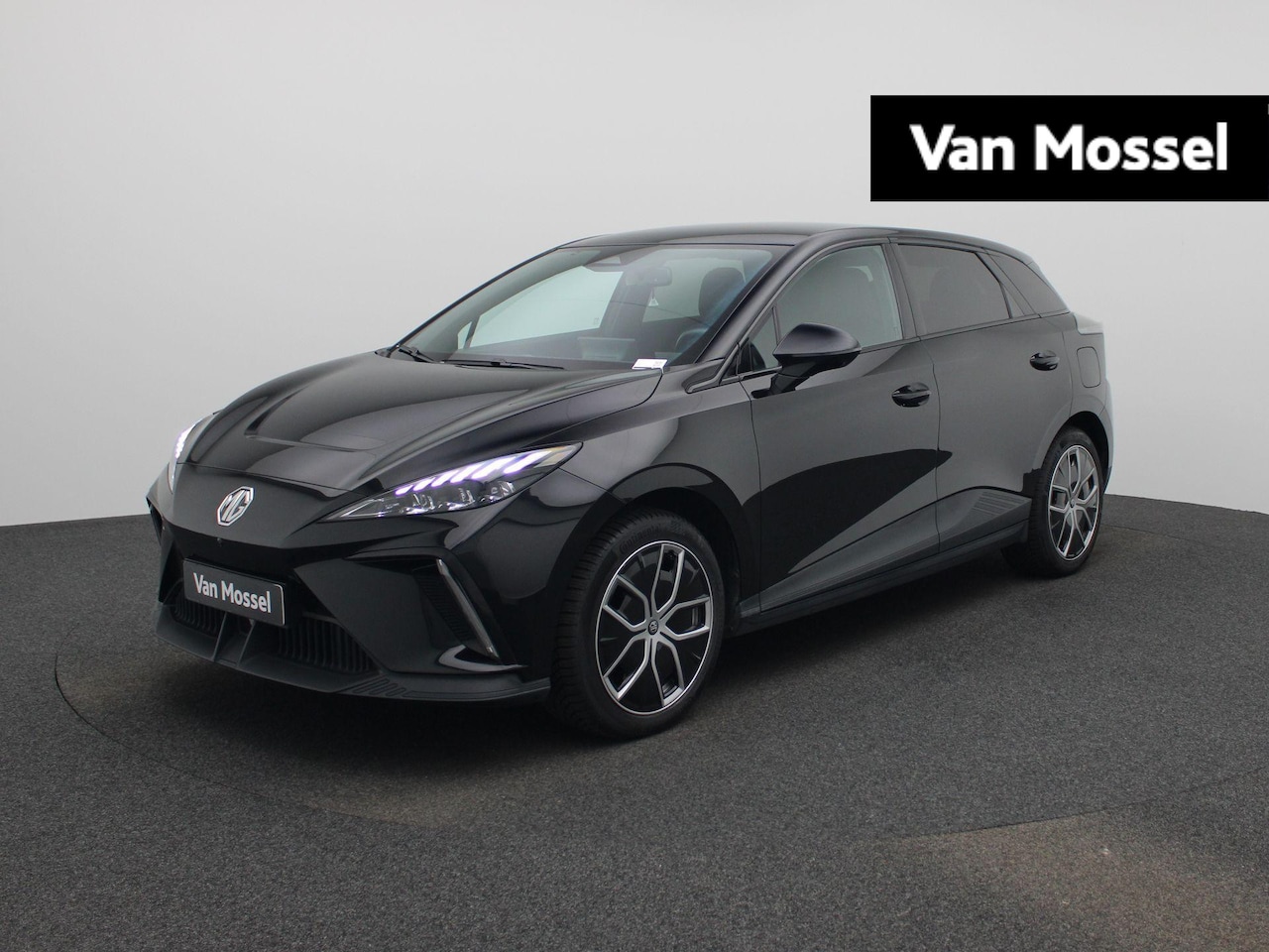 MG MG4 - 64 kWh Luxury | Navi | Camera | Led Koplampen | Apple Carplay | Keyless Entry & Go | - AutoWereld.nl