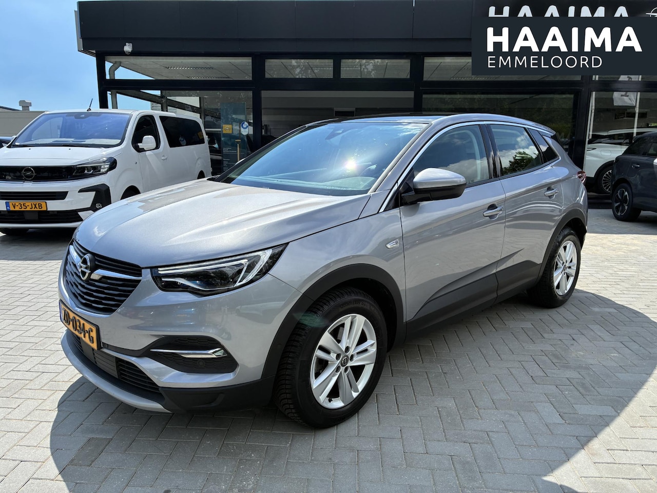 Opel Grandland X - 130 PK 8-Traps Automaat | Climate control | Panorama dak | Winterpakket | Navigatie | Park - AutoWereld.nl