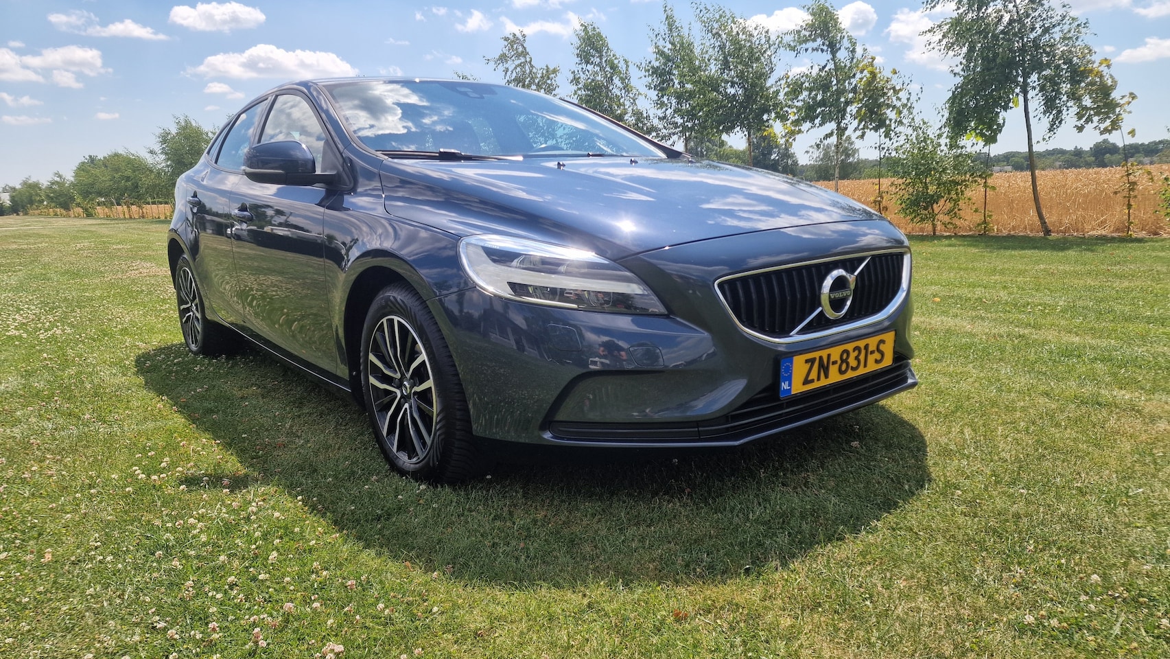 Volvo V40 - 1.5 T3 Momentum Standkachel, Trekhaak - AutoWereld.nl