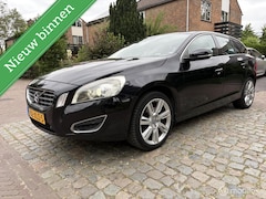 Volvo V60 - 1.6 T3 Summum ECC/NAVI/LEDER/XENON/DAK/PDC/18''/