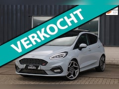 Ford Fiesta - 1.5 ST-3 Performance Pano B&O Recaro Leder Milltek Stoel/Stuur/Ruitverw CarPlay Park Cam N