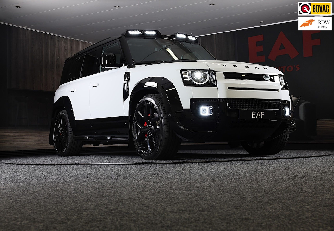 Land Rover Defender 110 - 2.0 P300e 110 X-Sport SE / Head Up / Koelbox / Memory / Meridian / 360 Camera / Open Pano - AutoWereld.nl