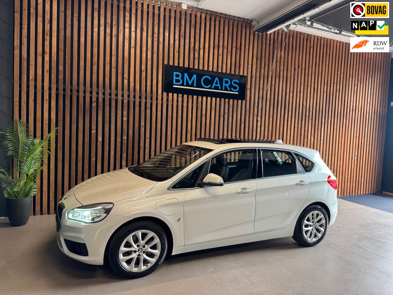 BMW 2-serie Active Tourer - 225xe iPerformance Centennial Executive 225xe iPerformance Centennial Executive - AutoWereld.nl