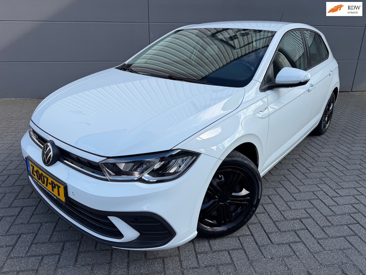 Volkswagen Polo - 1.0 MPI Polo*CarPlay-NAVI*Achter-Camera*Parkeersensoren voor en achter*Cruise*APK*Airco*El - AutoWereld.nl