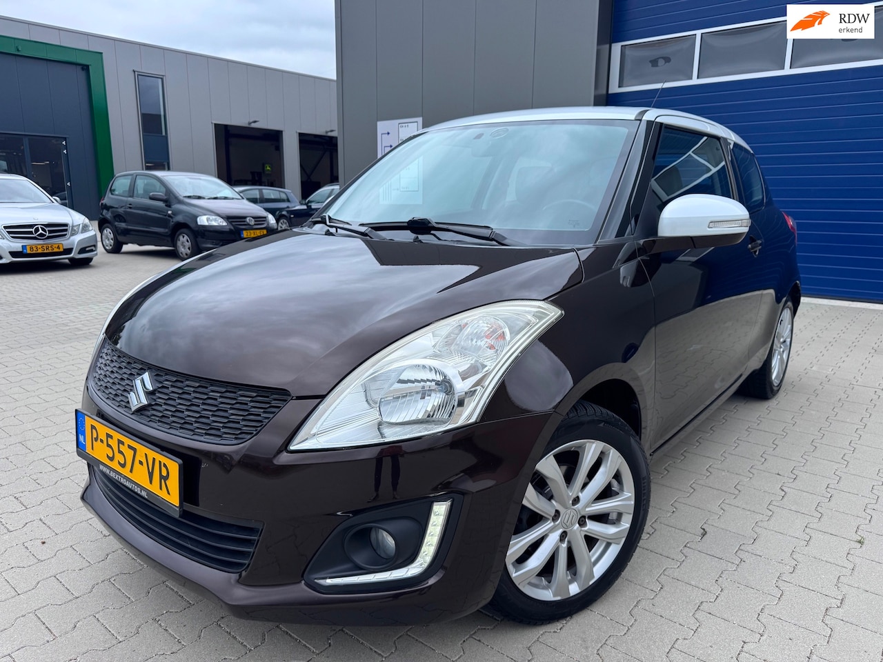 Suzuki Swift - 1.2 Base EASSS two tone zeer nette auto!! - AutoWereld.nl