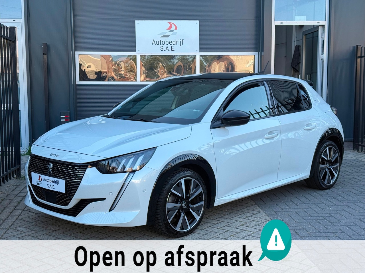 Peugeot 208 - 1.2 PureTech GT-Line CARPLAY PANO COCKPIT CAMERA AUTOMAAT - AutoWereld.nl