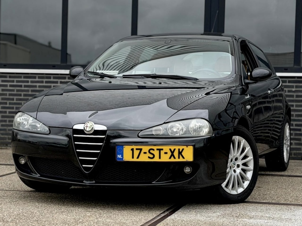 Alfa Romeo 147 - 1.6 TS Veloce Dist. |Clima |Leder |CruiseC - AutoWereld.nl