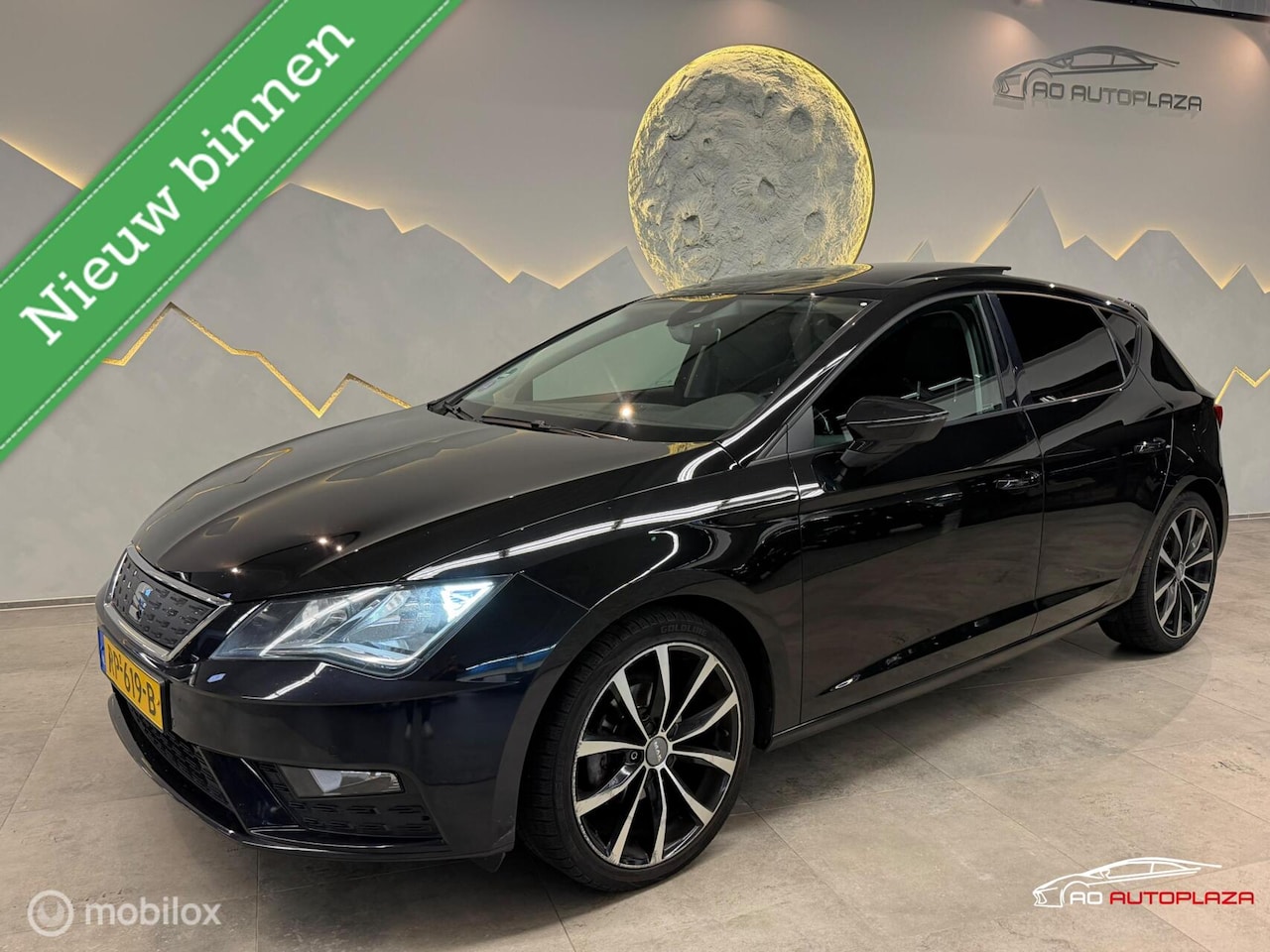 SEAT Leon - 1.0 EcoTSI Style Business Intense Panorama/Keyless/Carplay - AutoWereld.nl