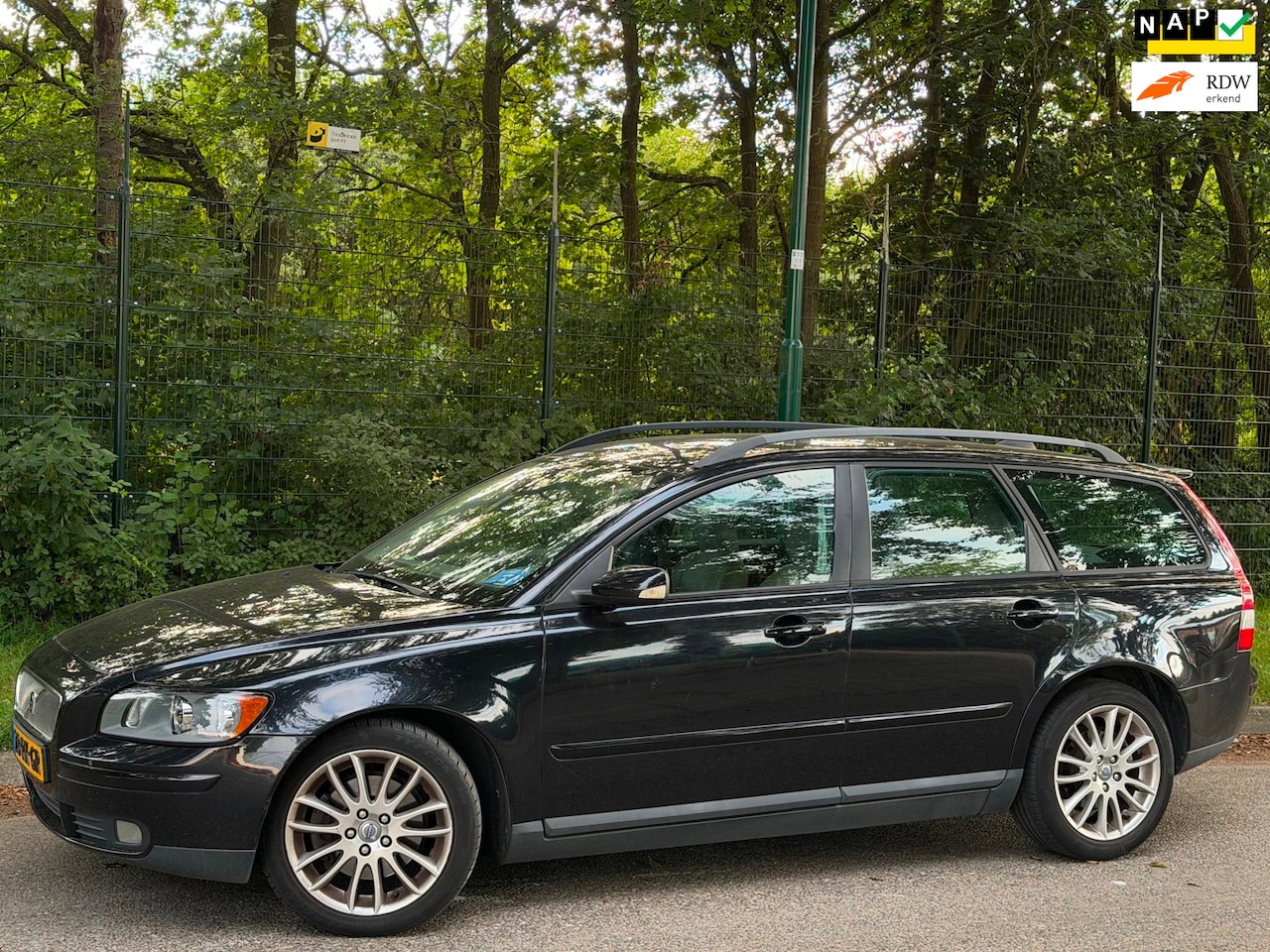 Volvo V50 - 2.4 Momentum AUTOMAAT/LEER/INRUILER/RIJD/APK - AutoWereld.nl