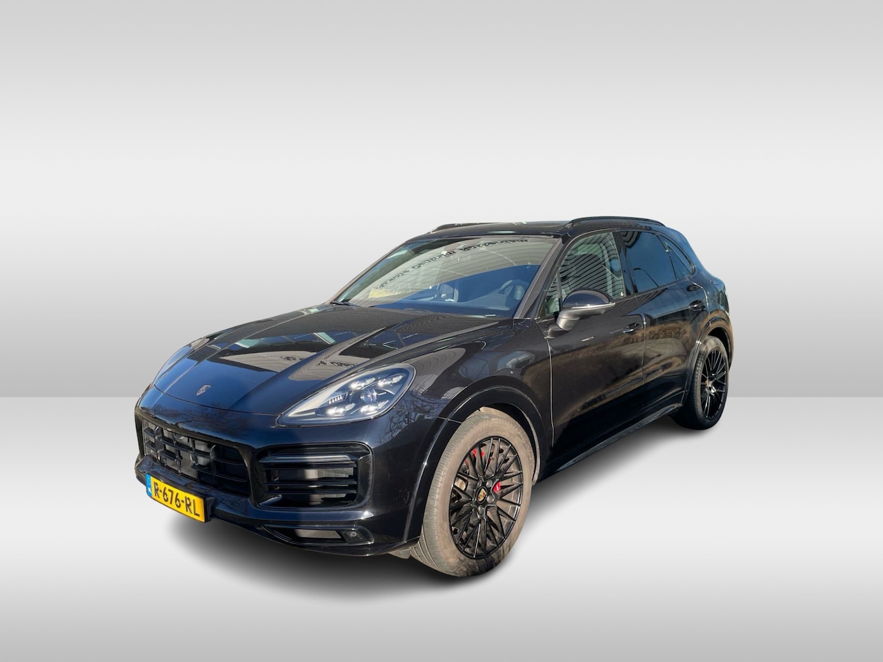 Porsche Cayenne - 3.0 E-Hybrid / Trekhaak / Panoramadak / 360Camera / Achtasbesturing / Softclose / Adaptiev - AutoWereld.nl