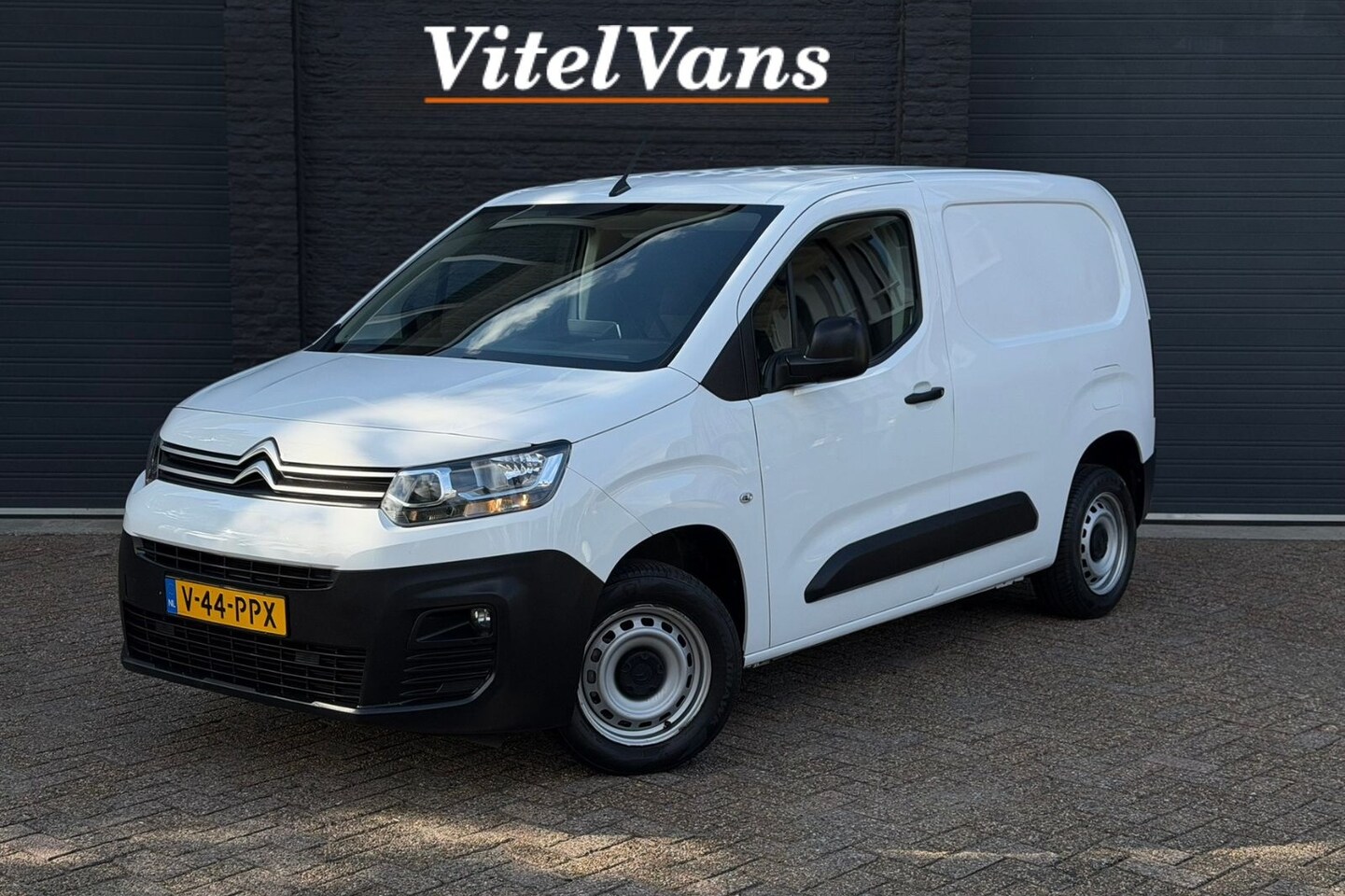 Citroën Berlingo - 1.2 PureTech Club | Navi | Airco | PDC | D-riem gedaan bij 120.000km - AutoWereld.nl