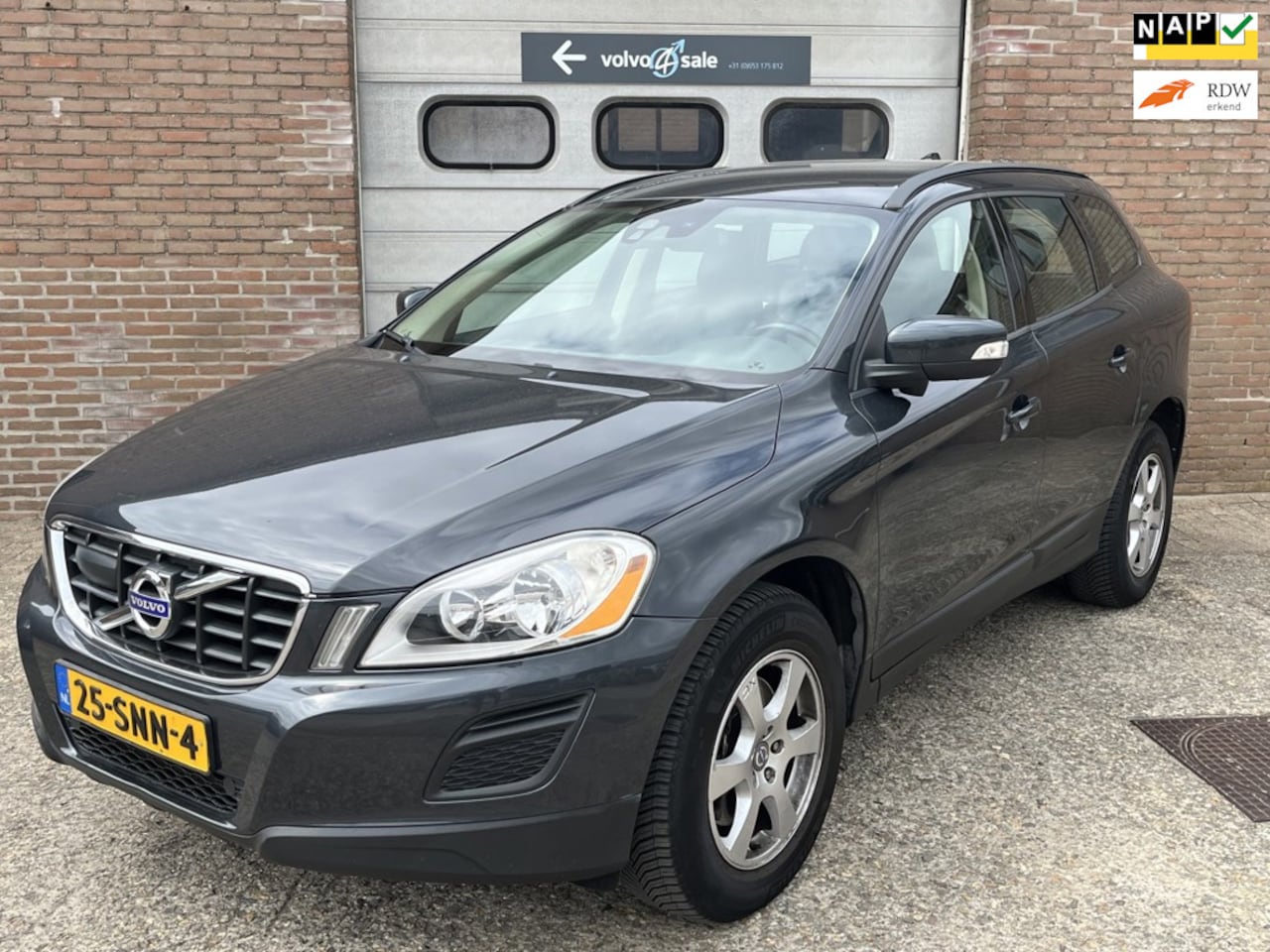 Volvo XC60 - 2.4 D5 AWD Kinetic Automaat Leder BLIS 2011 - AutoWereld.nl