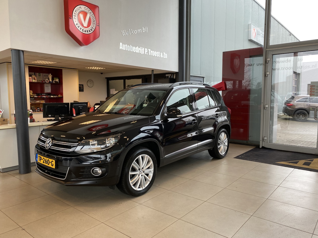 Volkswagen Tiguan - 2.0 TSI Sport&Style 4Motion,Automaat,Navigatie,Achteruitrijcamera,Spraakbediening,Trekhaak - AutoWereld.nl