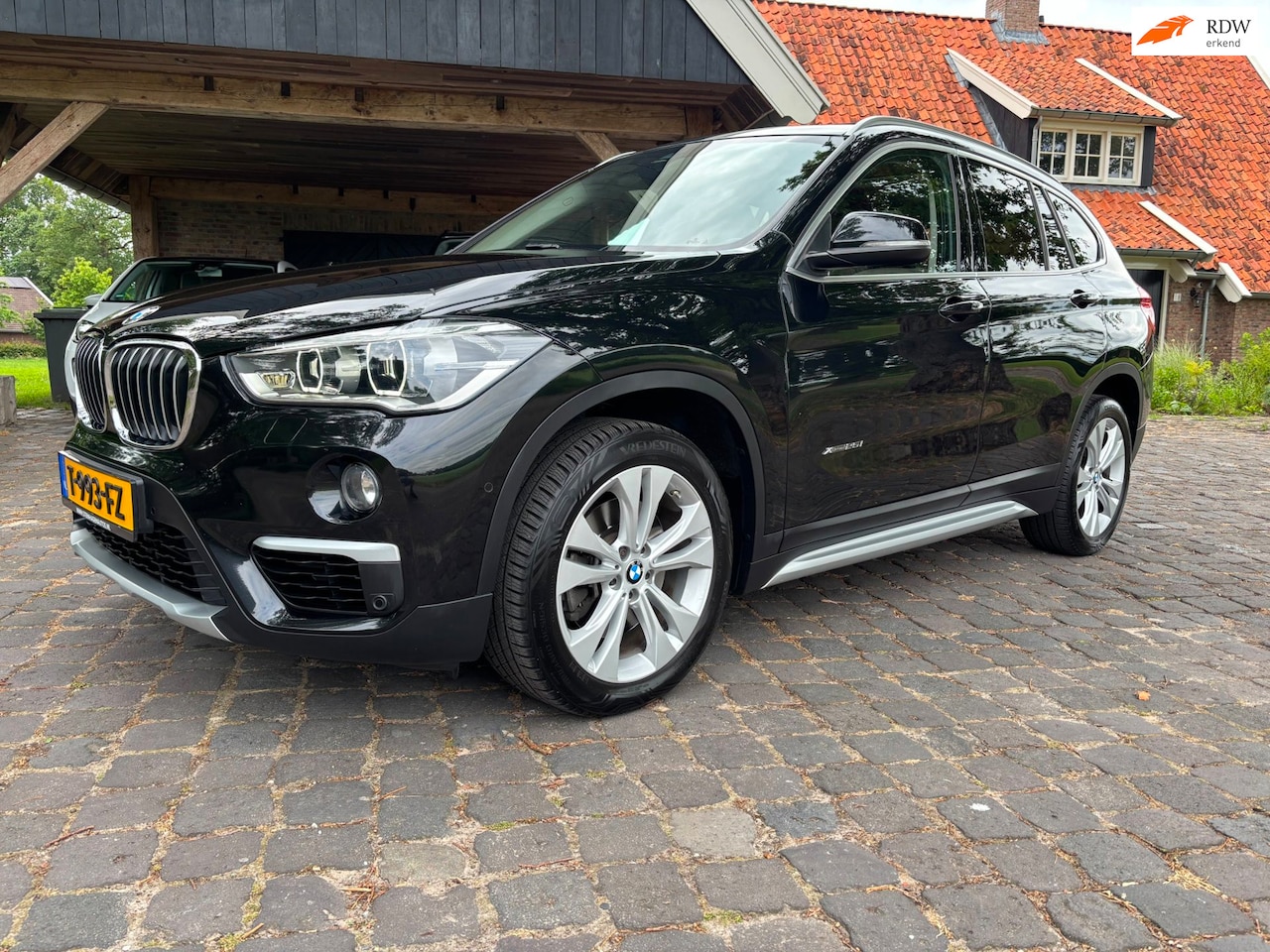 BMW X1 - XDrive25i High Executive, panoramadak - AutoWereld.nl