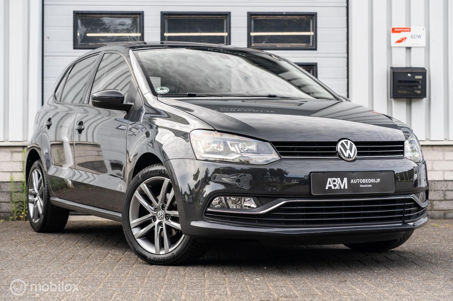 Volkswagen Polo - 1.2 TSI 90PK Lougne PANO LED NARDOGREY VOL! - AutoWereld.nl