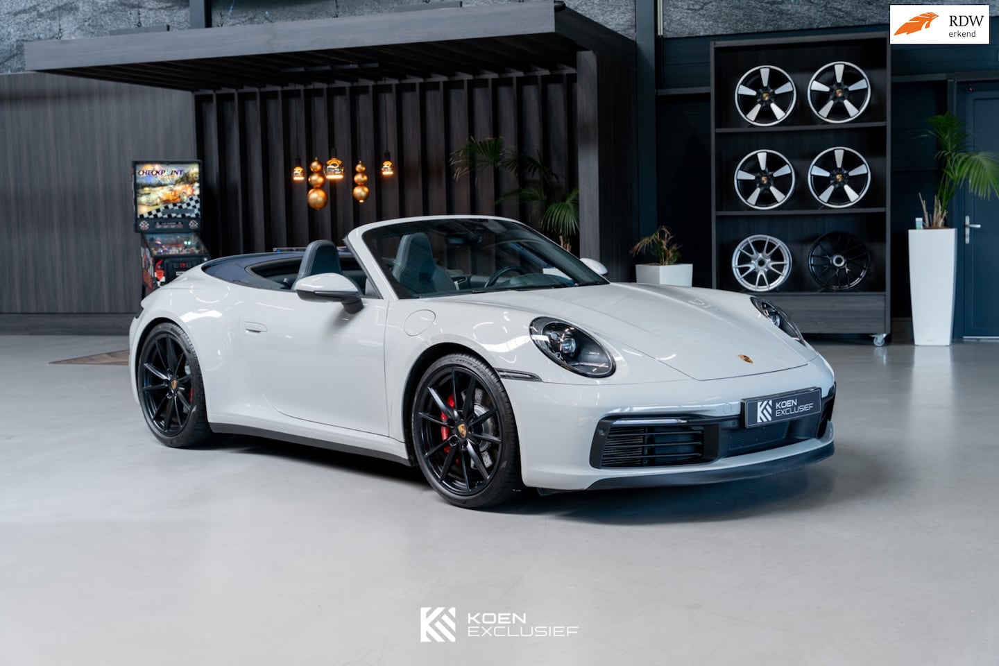 Porsche 911 Cabrio - 992 3.0 Carrera S, krijt, Sport Chrono, PASM, adaptieve sportstoelen, vol leder - AutoWereld.nl