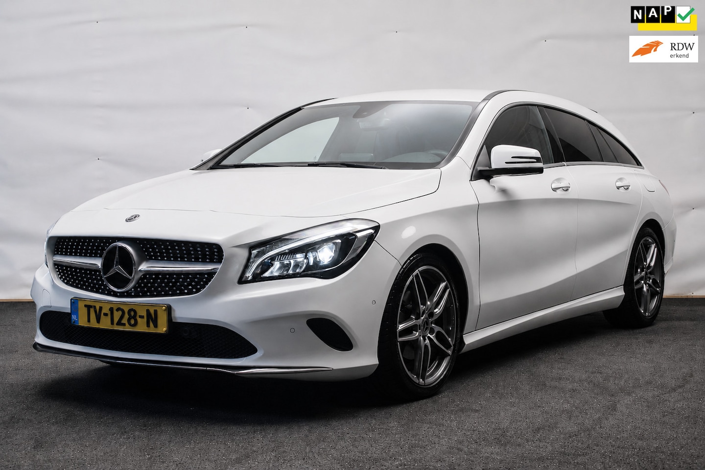 Mercedes-Benz CLA-klasse Shooting Brake - 180 D AMG Line Upgrade Edition Automaat NL-auto [ Full LED Camera Stoelverwarming ] - AutoWereld.nl
