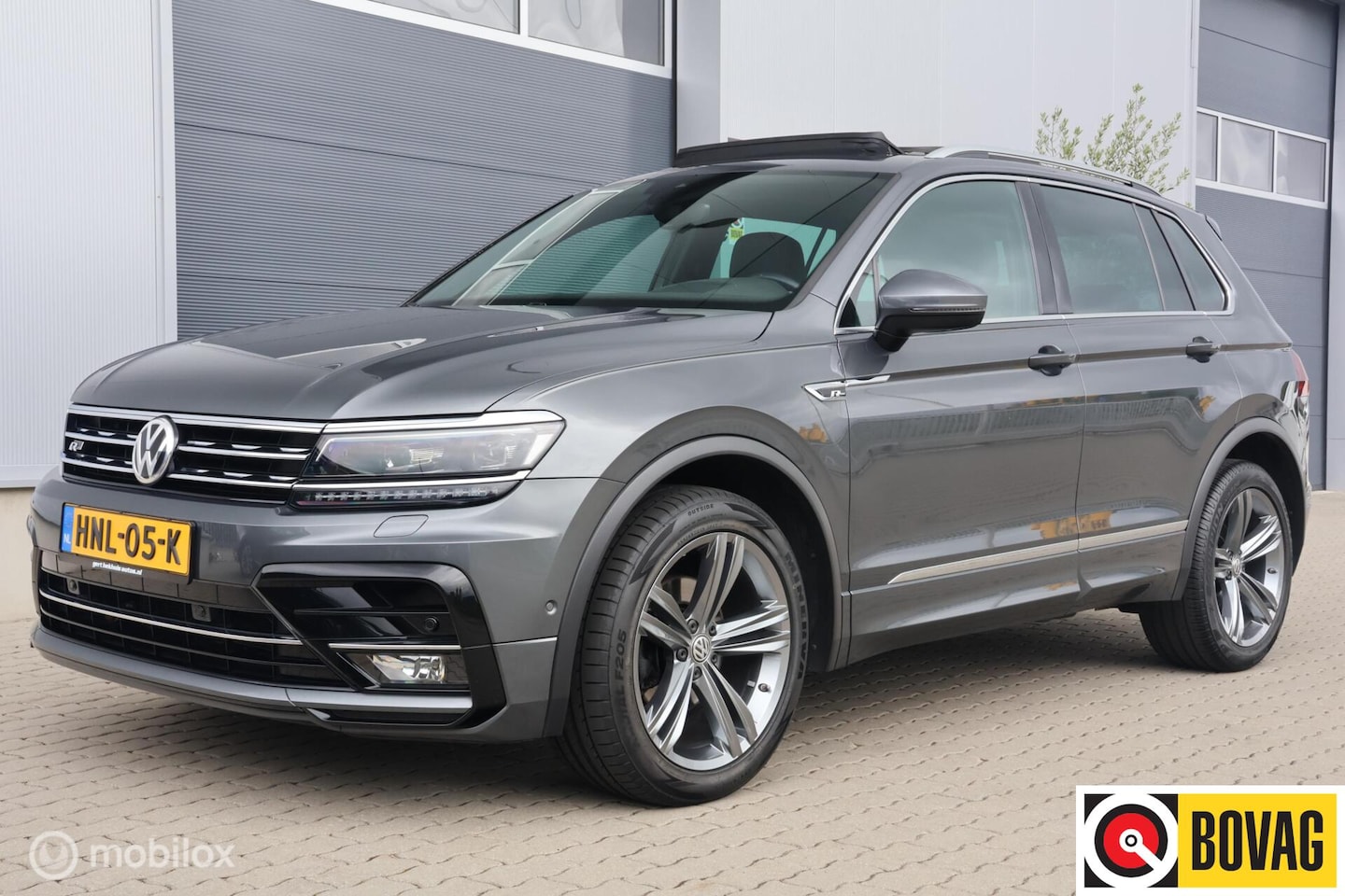 Volkswagen Tiguan - 1.4 TSI R-Line | Pano | Leer |Trekhaak I Camera | HUD - AutoWereld.nl
