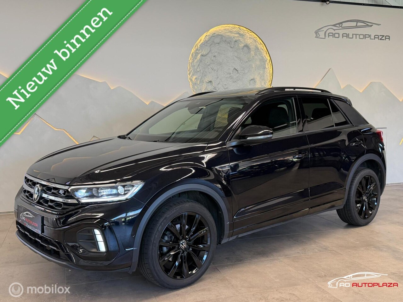 Volkswagen T-Roc - 1.5 TSI 3x R-Line Panorama/Keyless/Black Style/Camera - AutoWereld.nl