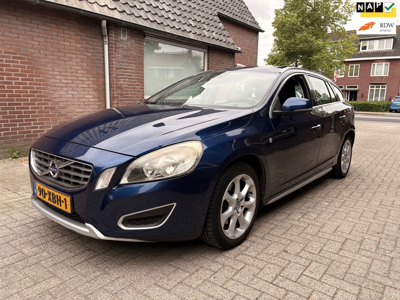 Volvo V60 - 1.6 T3 Ocean Race - leder - schuifdak - airco - cruise control - AutoWereld.nl