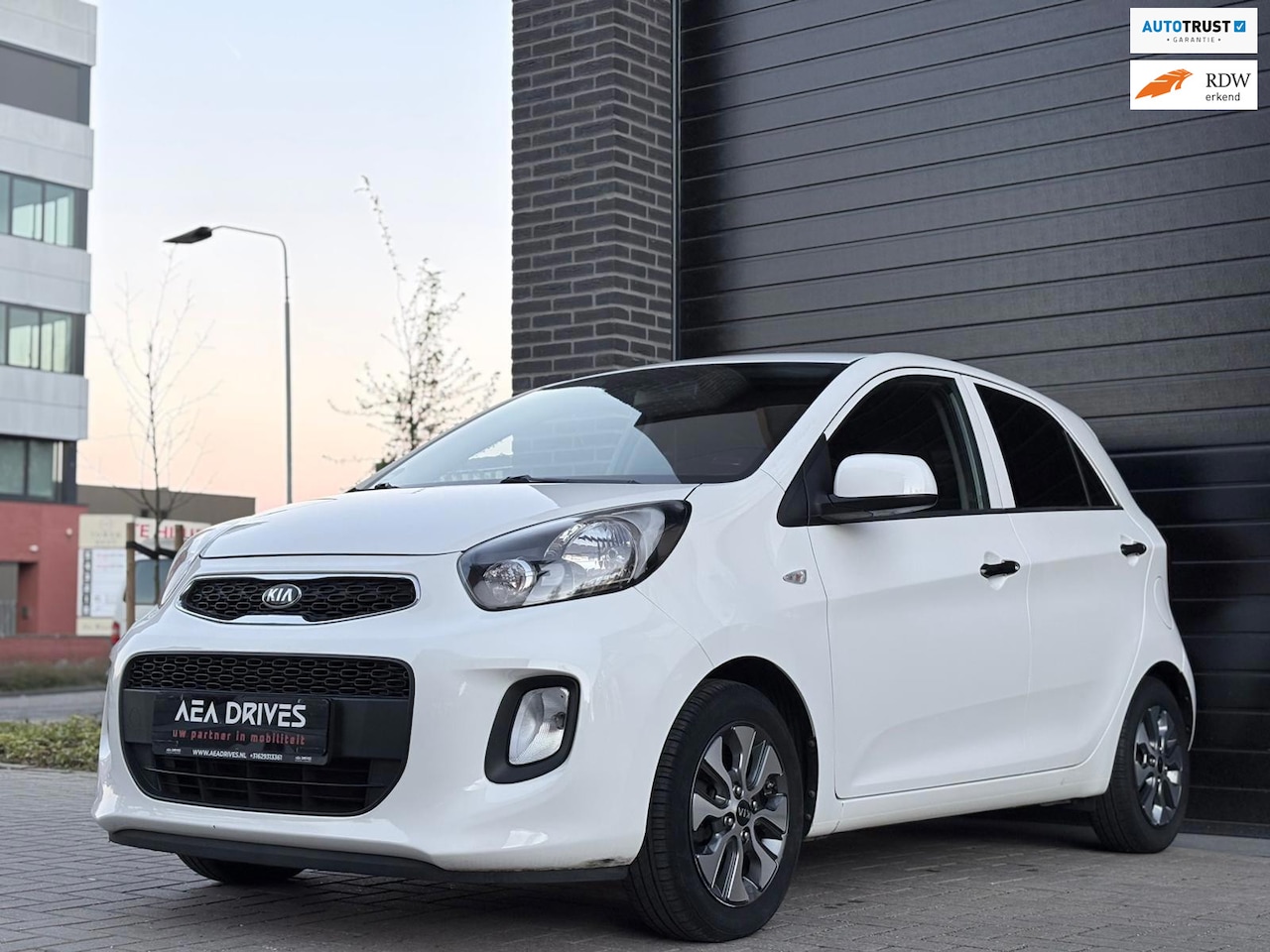 Kia Picanto - DynamicLine 2016 | 1e eigenaar | stoelverwarming | Bluetooth | Airco | zuinig en betrouwba - AutoWereld.nl
