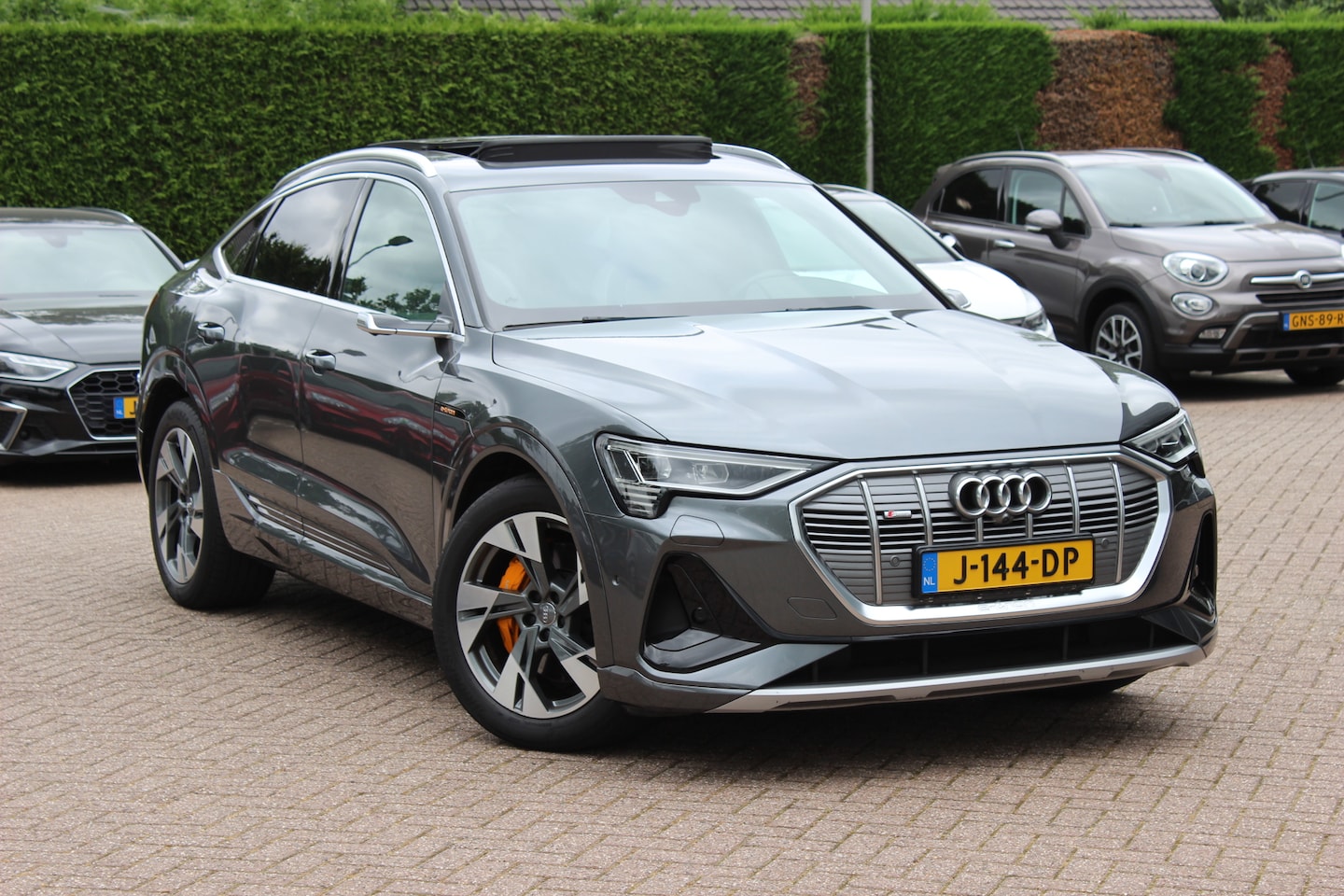Audi e-tron Sportback - 55 quattro S edition 95 kWh / Trekhaak / Panoramadak / 360Camera / RS Seats / Luchtvering - AutoWereld.nl