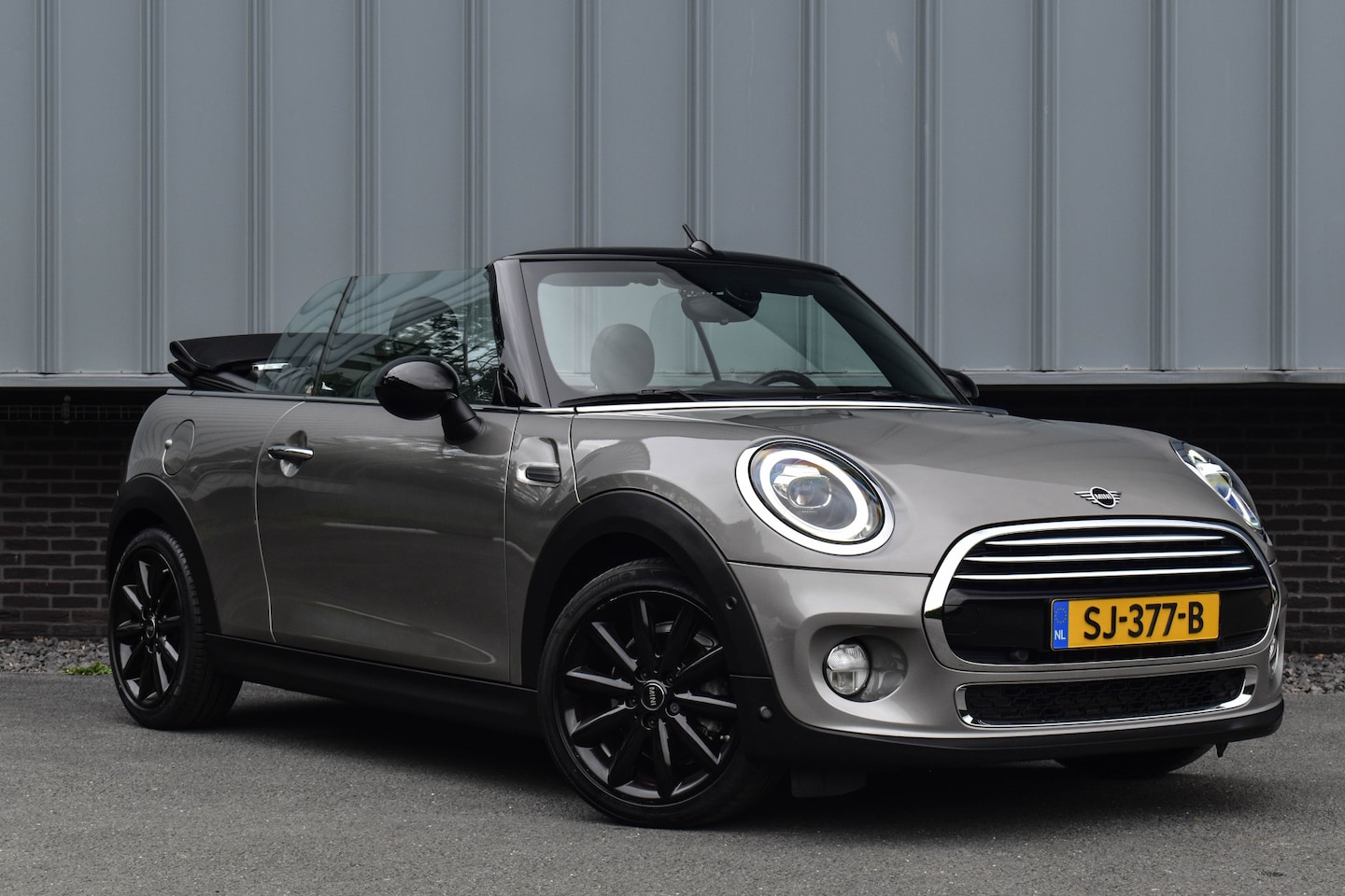 MINI Cabrio - 1.5 Cooper Chili | Leder | NL Auto | Carplay | Keyless | Dealer. OH - AutoWereld.nl