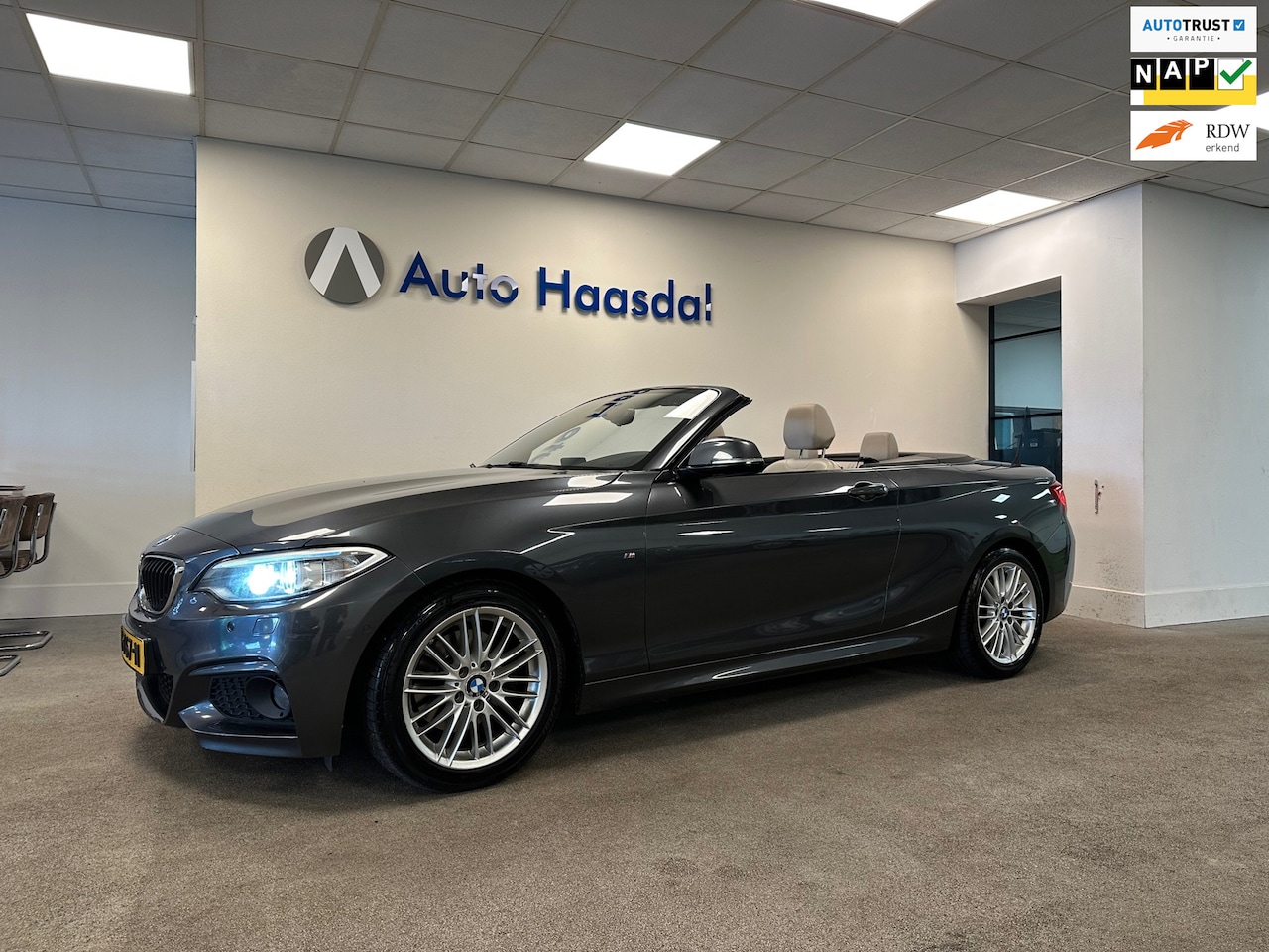 BMW 2-serie Cabrio - 220i|M-SPORT|TREKHAAK|CARPLAY|AUTOMAAT|CAMERA - AutoWereld.nl
