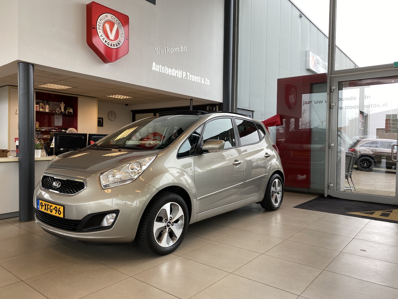 Kia Venga - 1.4 CVVT World Cup Edition 1.4 CVVT World Cup Edition,Panoramadak,Navigatie,Achteruitrijcamera,Spraakbediening,Trekha - AutoWereld.nl