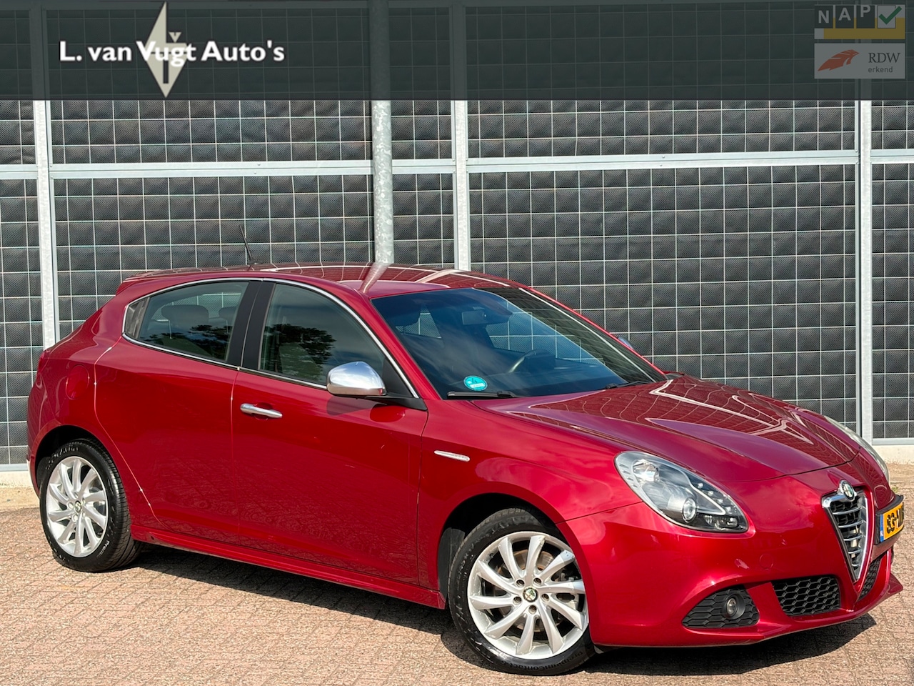 Alfa Romeo Giulietta - 1.4 T Distinctive | Rosso Competizione | Automaat - AutoWereld.nl