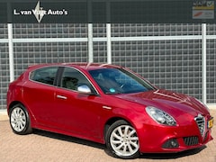 Alfa Romeo Giulietta - 1.4 T Distinctive | Rosso Competizione | Automaat