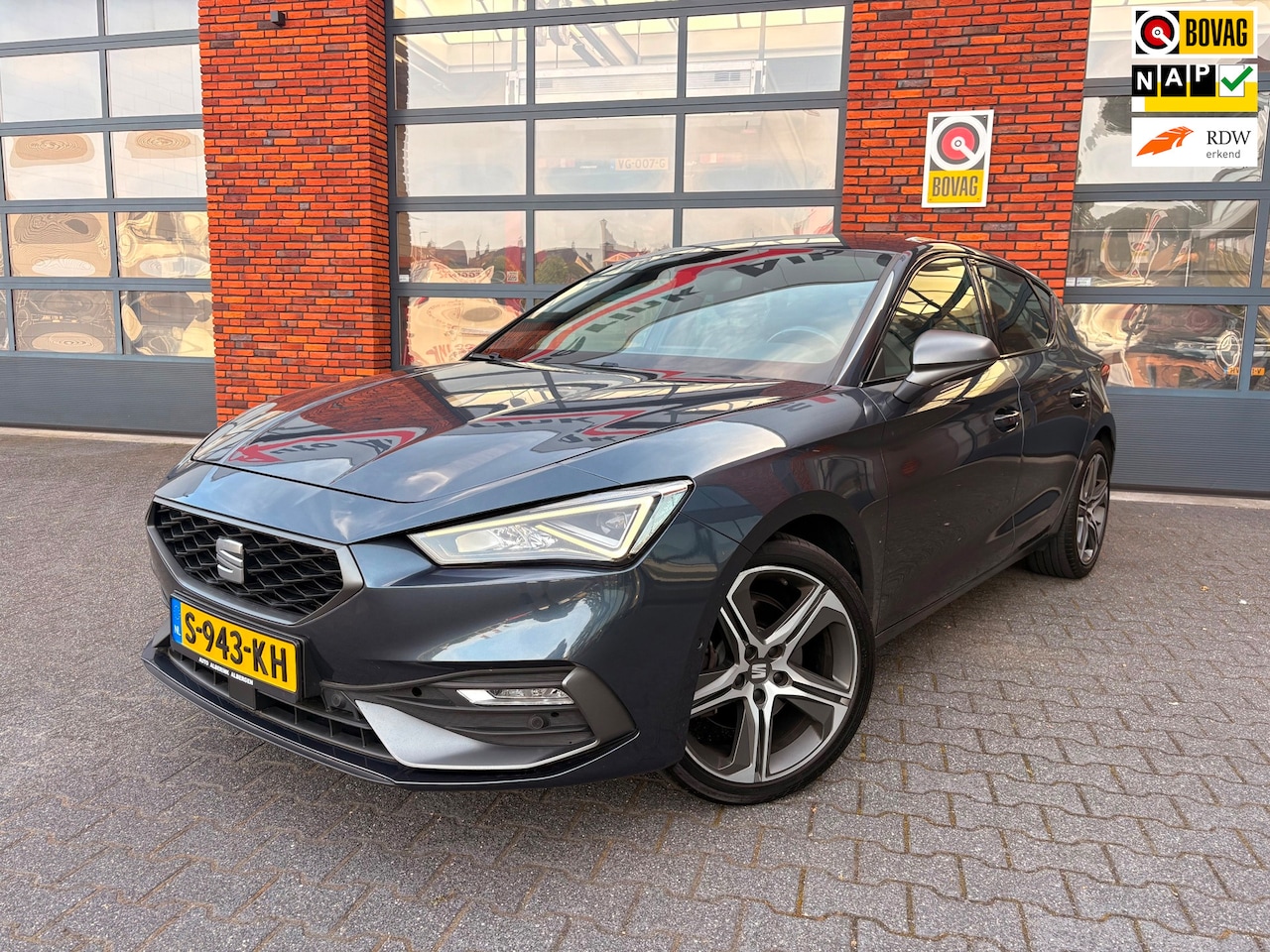 SEAT Leon - 1.5 eTSI DSG FR Business Intense|Camera|Alcantara|Apple CarPlay - AutoWereld.nl