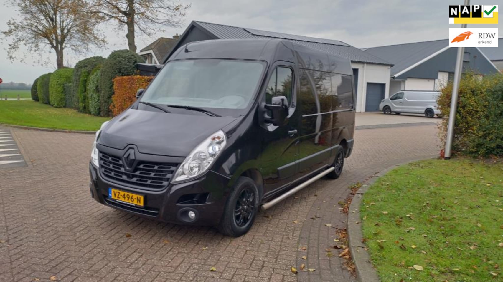 Renault Master - T35 2.3 dCi L2H3 Airco, Trekhaak, Nav, camera - AutoWereld.nl