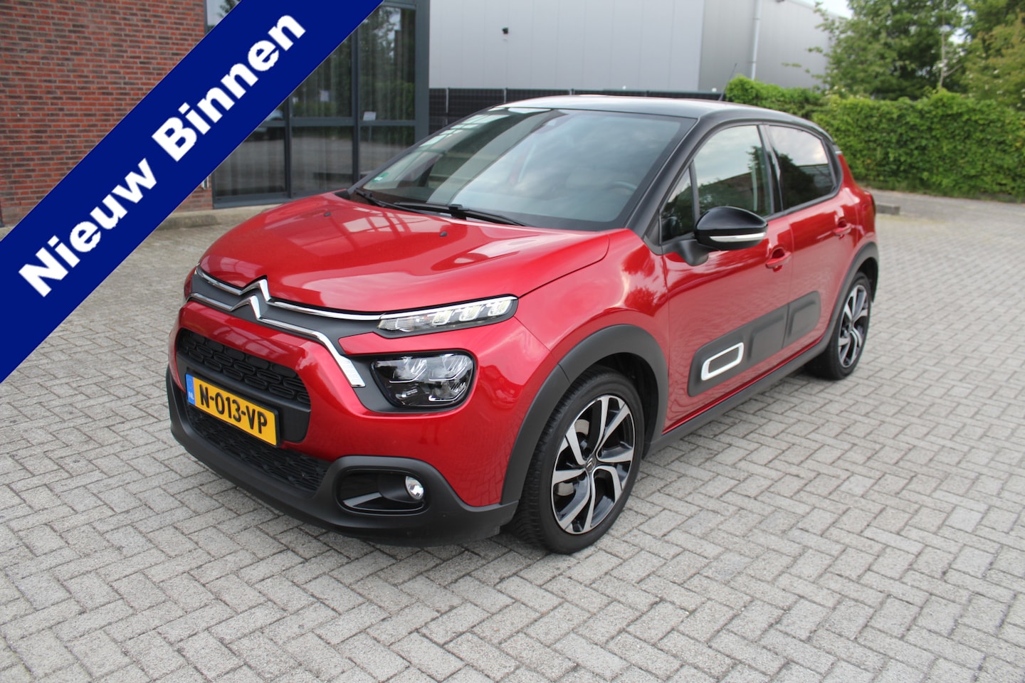 Citroën C3 - 1.2 PureTech Shine Clima-Cruise-Navi-Camera-Trekhaak - AutoWereld.nl