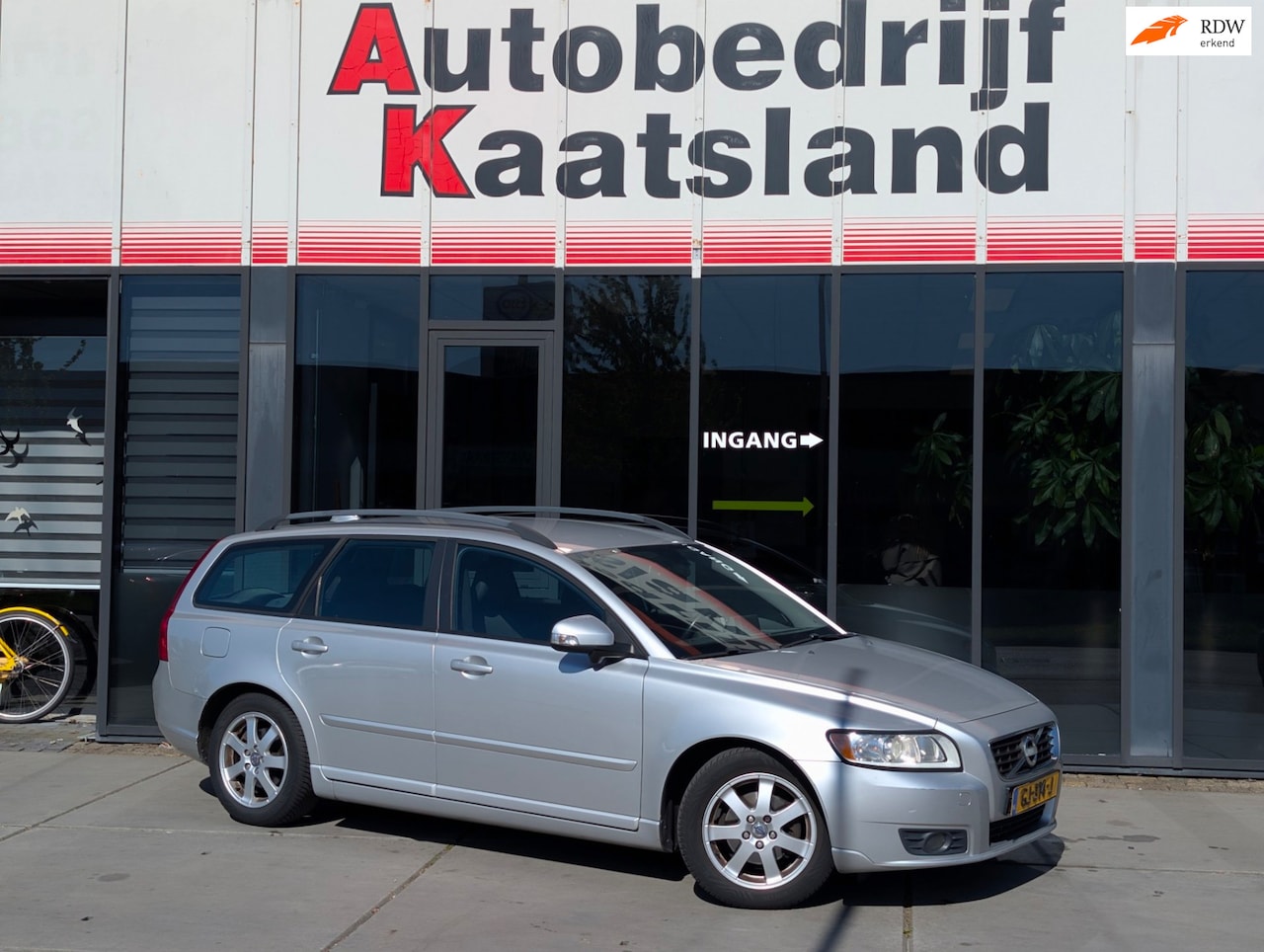 Volvo V50 - 1.6D S/S Momentum - Pdc- Navi - Trekhaak - AutoWereld.nl