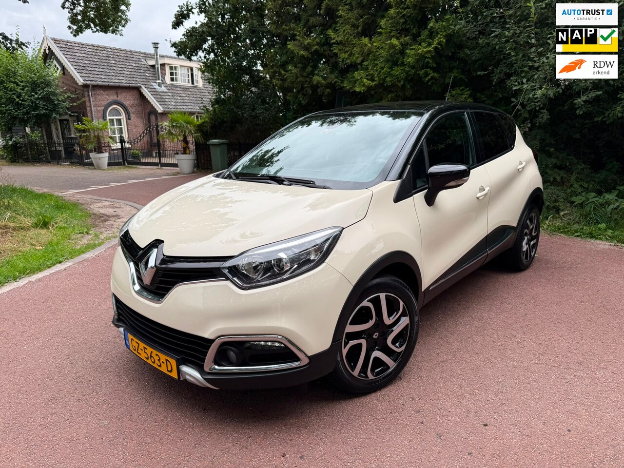 Renault Captur - 0.9 TCe Xmod / Navi / Camera / leder / NAP / Airco / - AutoWereld.nl