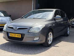 Hyundai i30 - 1.6i Dynamic AUTOMAAT|AIRCO|5DRS|APK|BOEKJES
