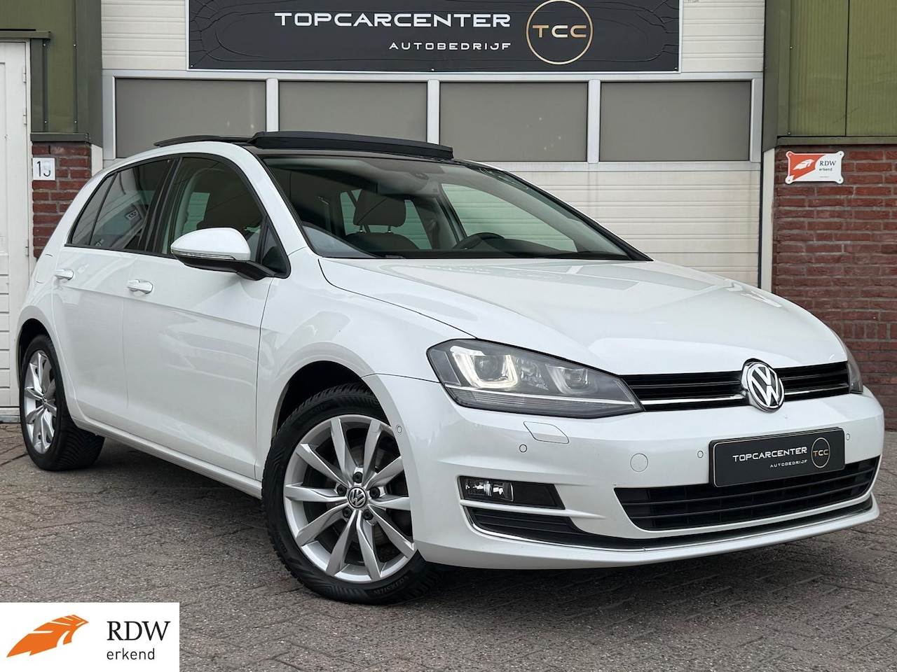 Volkswagen Golf - 1.4 TSI Highline/PANO/STOELV/STOELMASS/APK - AutoWereld.nl