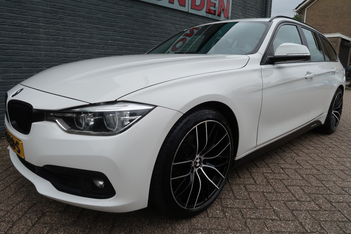 BMW 3-serie Touring - 320i Corporate Lease Executive Bij ons bedrijf in onderhoud geweest - AutoWereld.nl