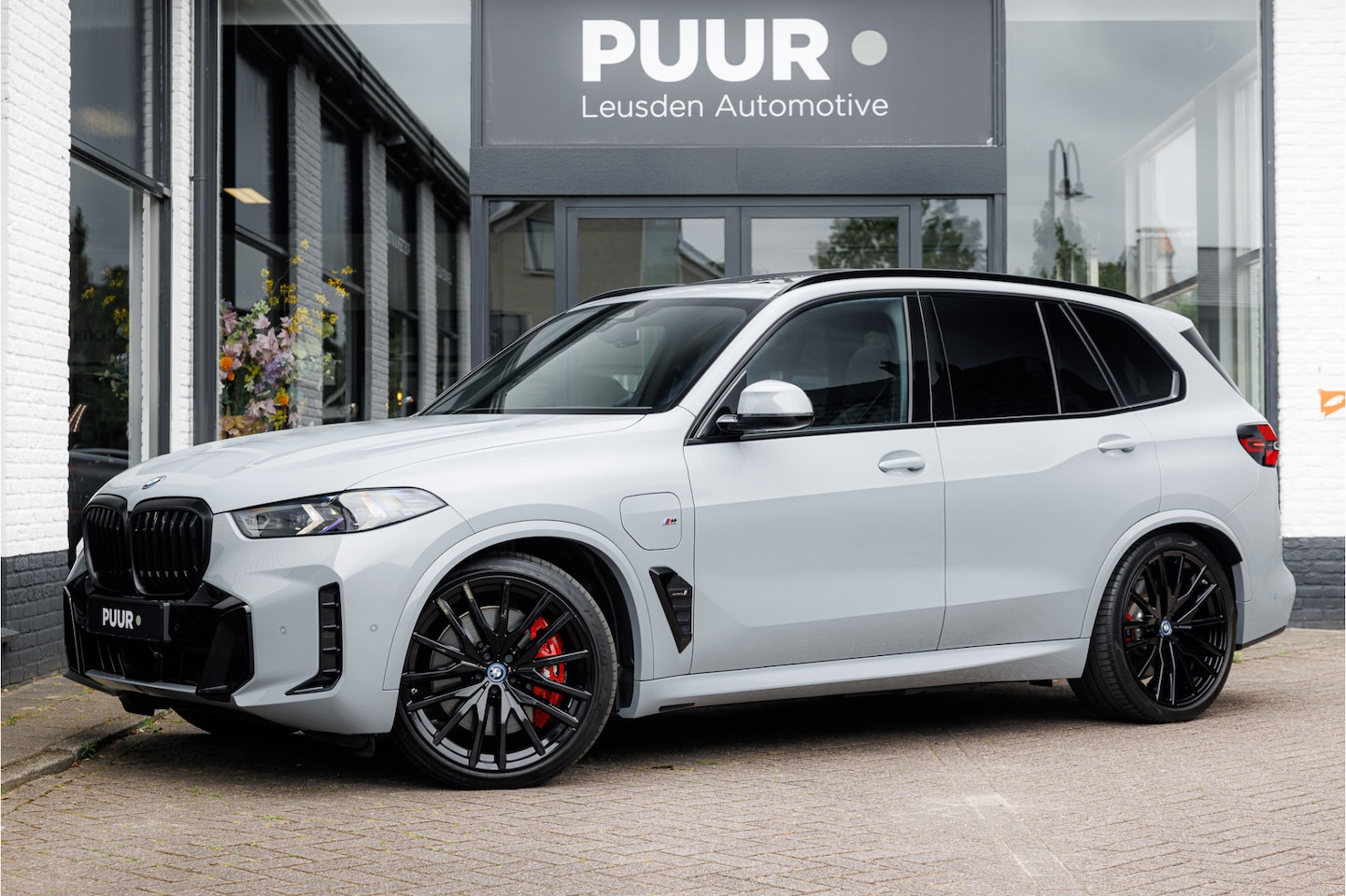 BMW X5 - xDrive50e M-Sport PRO Pano - Trekhaak - Brooklyn Grau - AutoWereld.nl