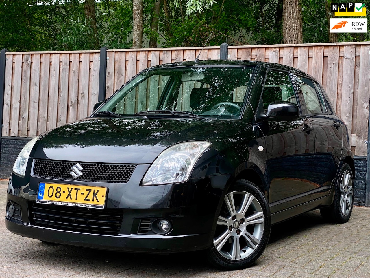 Suzuki Swift - 1.3 GLX NL Auto I Apk I Airco I LM Velgen I Keyless - AutoWereld.nl