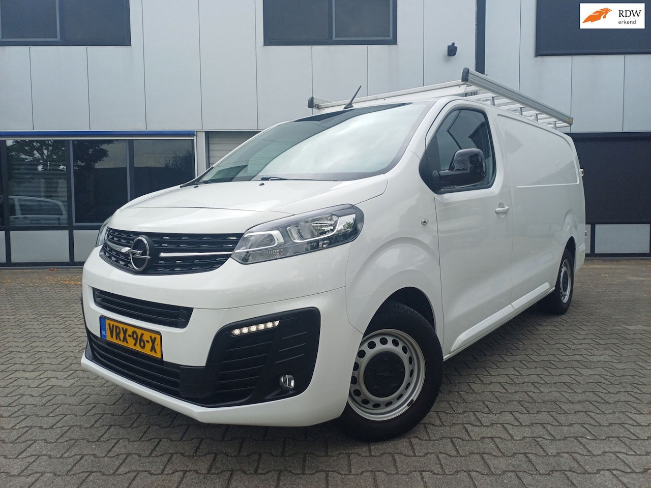 Opel Vivaro - 1.5 CDTI L3H1 Selection AIRCO/TREKHAAK/3PERS/6BAK/CRUISE/PDC - AutoWereld.nl
