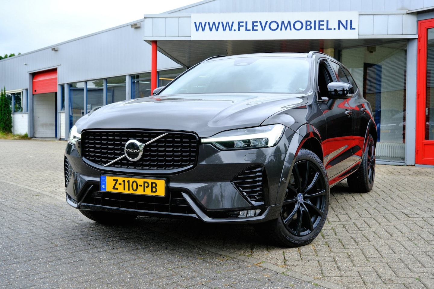 Volvo XC60 - B4 Ultimate Dark Aut. Leder|PilotAssist|Cam|LMV - AutoWereld.nl