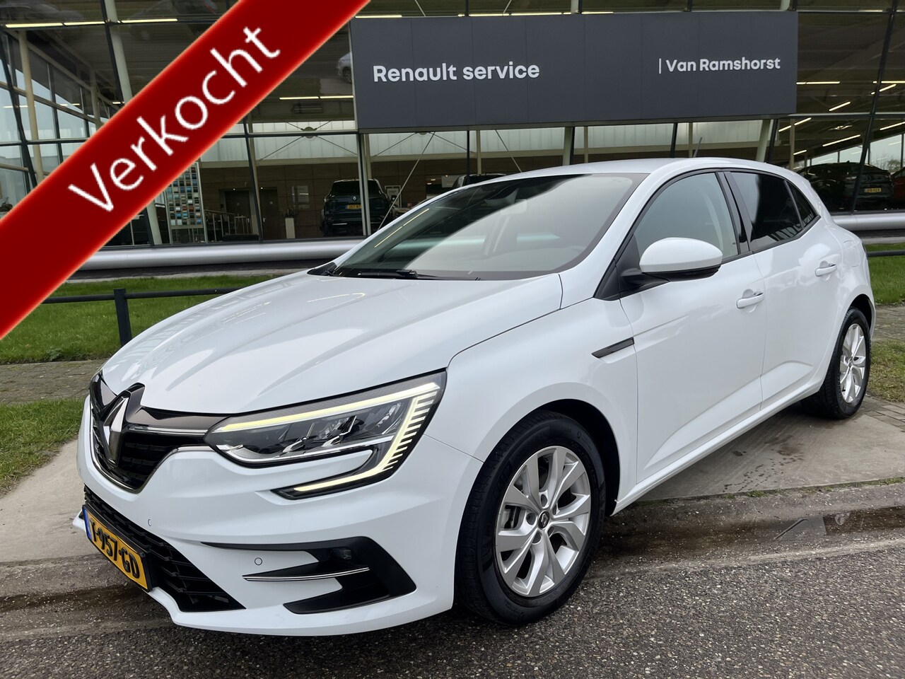 Renault Mégane E-Tech - 1.6 Plug-In Hybrid 160 PK / Automaat / Apple Carplay - Android Auto / Camera / Keyless / C - AutoWereld.nl