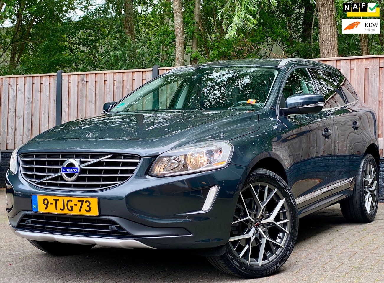 Volvo XC60 - 2.0 T5 FWD Summum NL Auto I Nieuwe Distributie I Leer I Stoel Verwarming I Trekhaak I Apk - AutoWereld.nl