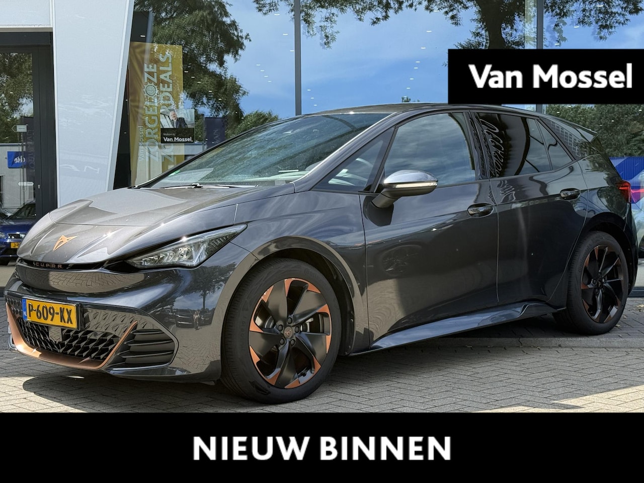 CUPRA Born - Performance One 62 kWh | ACHTERUITRIJCAMERA | STOELVERWARMING | ELEKTRISCH VERSTELBARE STO - AutoWereld.nl