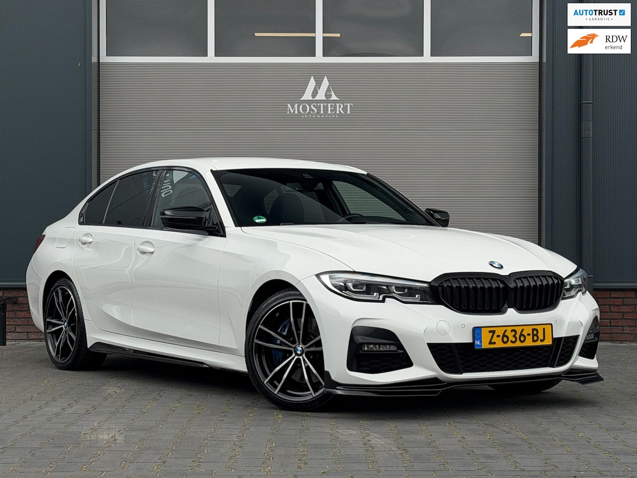 BMW 3-serie - 330e High Executive|2020|M sport||Dealer on|Leder|Memorystoel|Stoelverw.|M-pakket|19"LMV - AutoWereld.nl