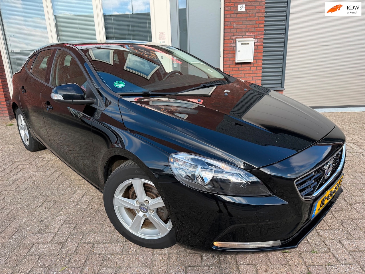 Volvo V40 - 1.6 D2 Kinetic / Navi / PDC / Cruise / LM - AutoWereld.nl