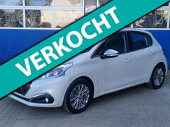 Peugeot 208 - 1.2 PureTech Allure / Panoramadak / Trekhaak / ECC / Carplay / Navigatie / Historie bekend