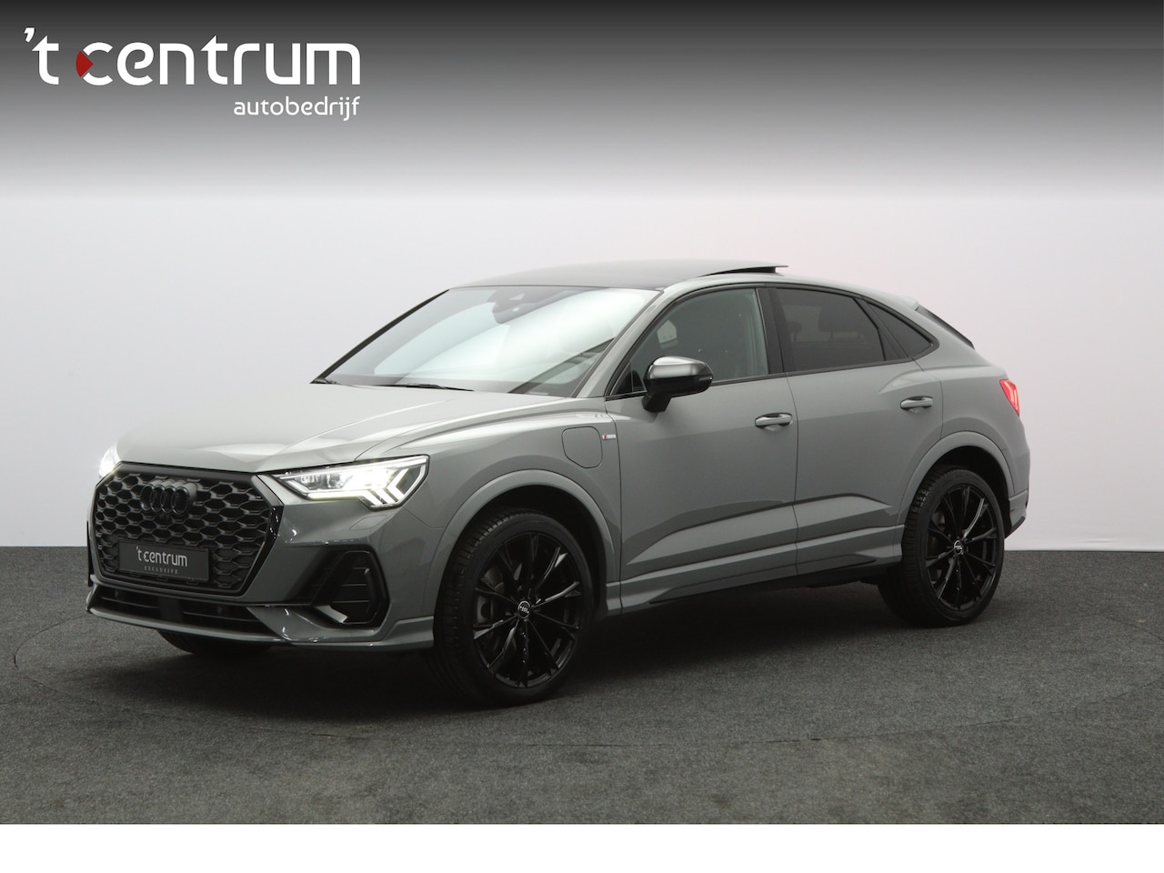 Audi Q3 Sportback - 45 TFSI e 245 PK S-Line Edition, Nardo-Grijs, Panoramadak, Carplay, 360 Camera, Memory - AutoWereld.nl